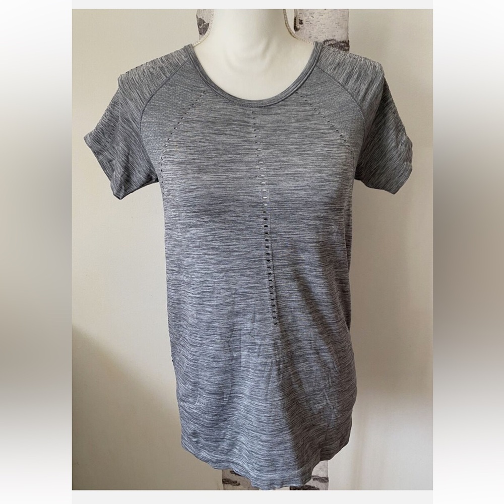 Athleta Foothill Heather Gray Short Sleeve Top - breathable